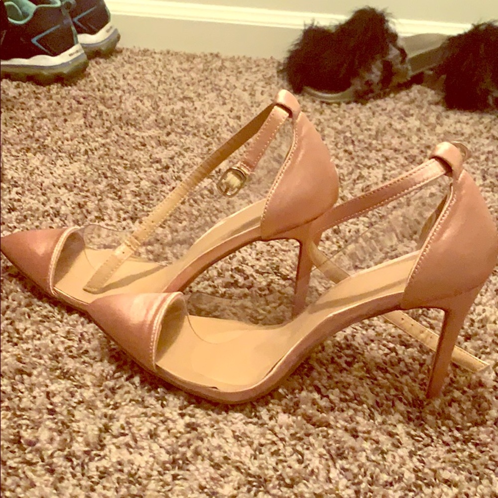 Point toe heels - Picture 1 of 1